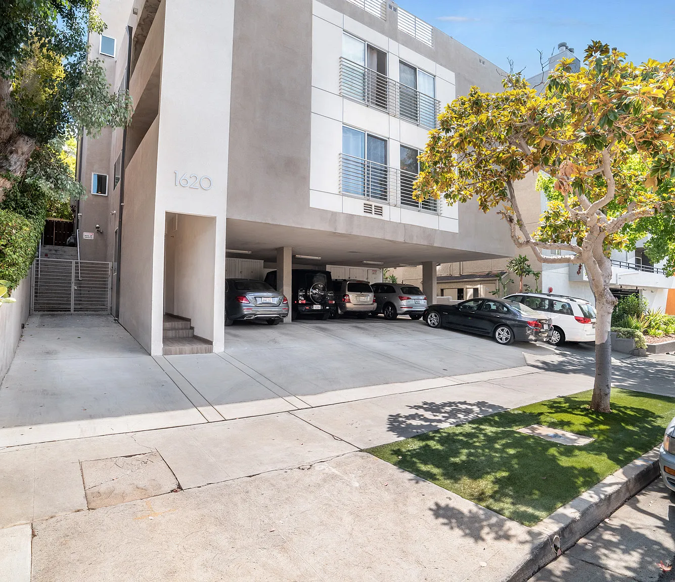 2 bed, 1150 sqft, $3,895 — Photo 2