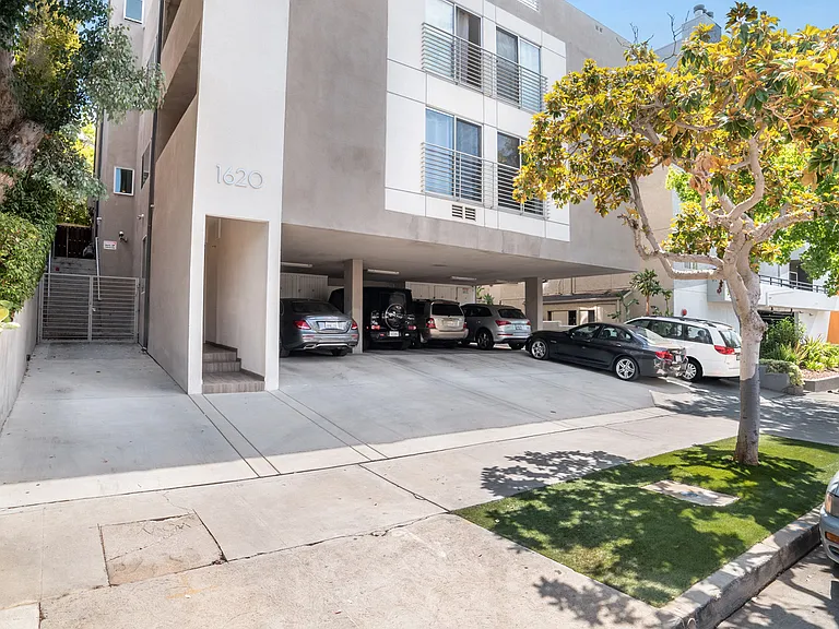 1620 Malcolm Ave #1 — Photo 2