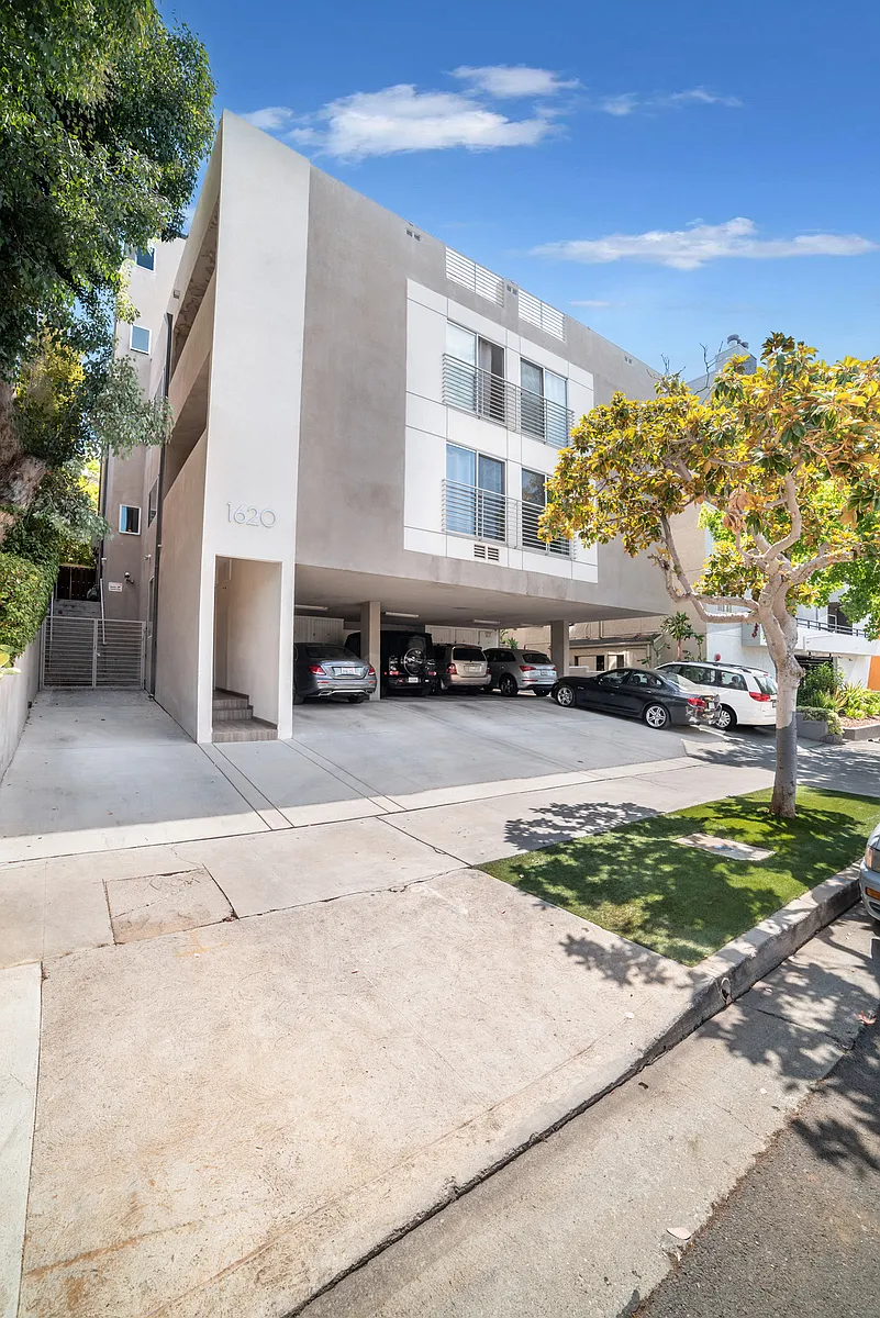 Building Photo - 1620 Malcolm Ave #1