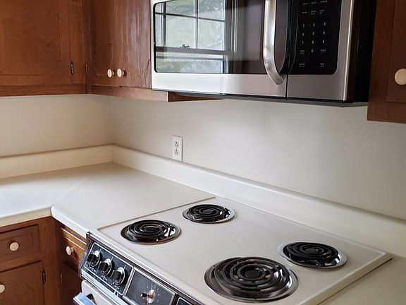 5th image of 6201 Friar Tuck Dr NW APT D