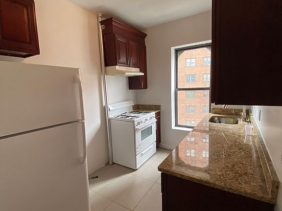 3rd image of 275 W 144th St APT 24