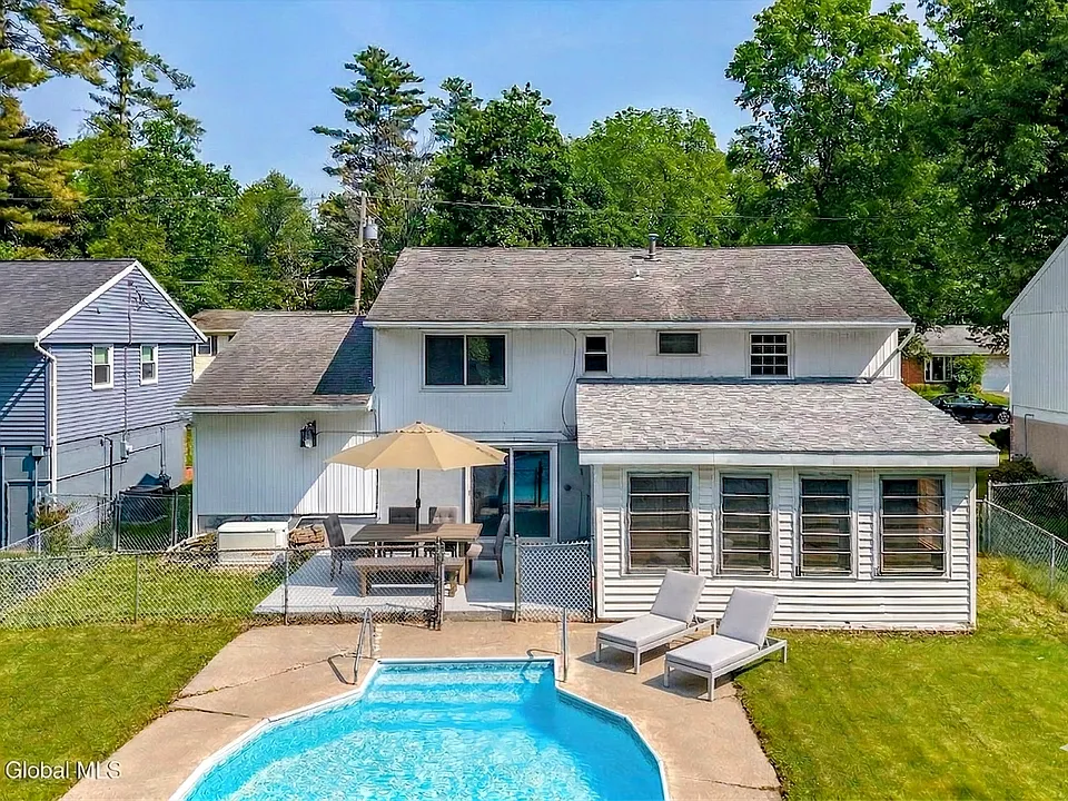 6 Woodland Ct