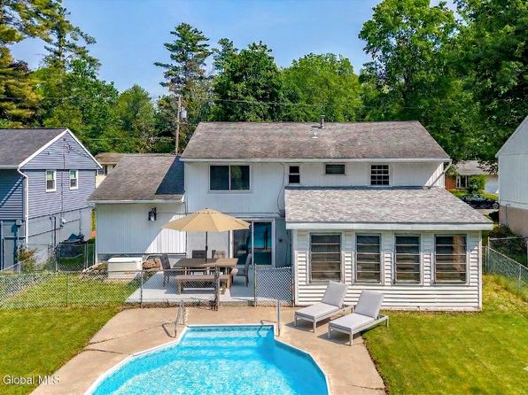 6 Woodland Ct