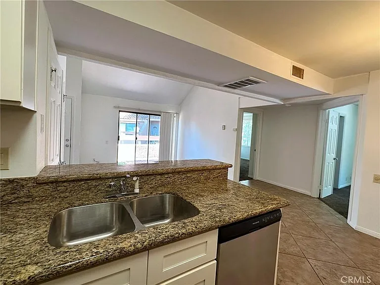 1400 W Edgehill Rd — Photo 15