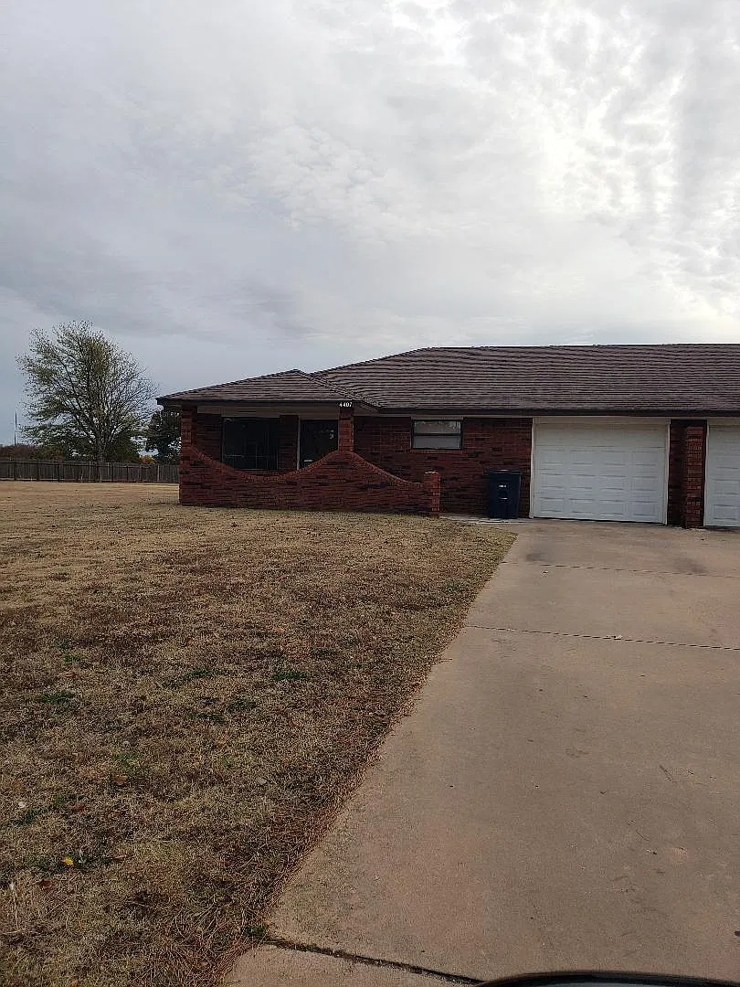 2 bed, 1200 sqft, $780 — Photo 2