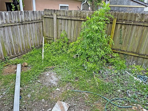 5th image of 4211 S Prieur St