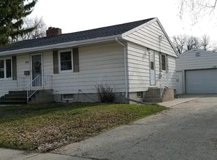 1415 S 10th St, Grand Forks, ND 58201