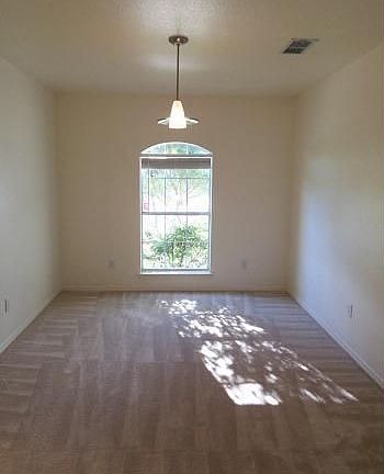 5th image of 2409 Breeze Way Ln