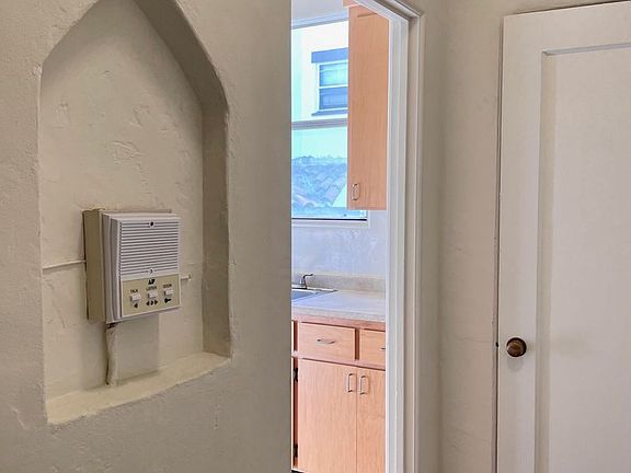 5th image of 2609 Ivy Dr APT 20