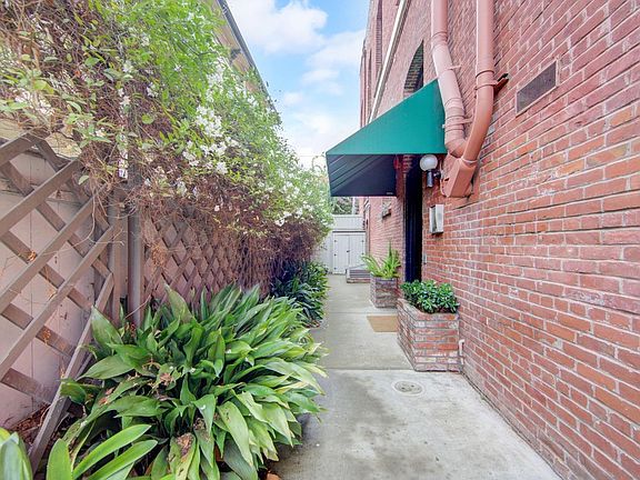 4th image of 1095 59th Street #2