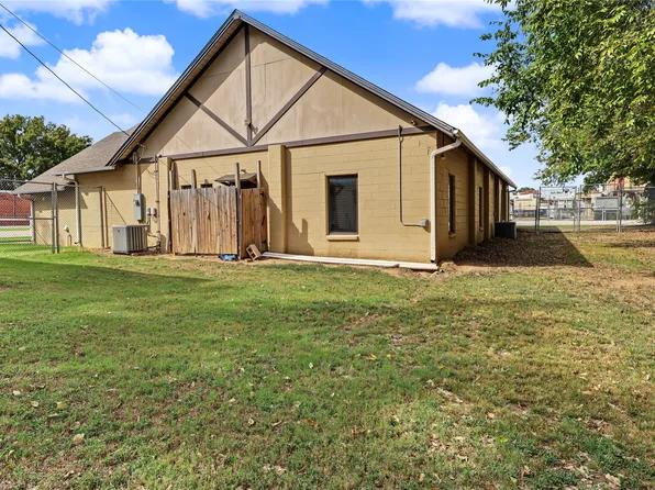 206 E 3rd St, Skiatook, OK 74070
