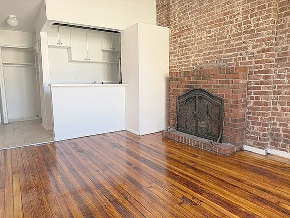 2nd image of 23 W 87th St APT 5R