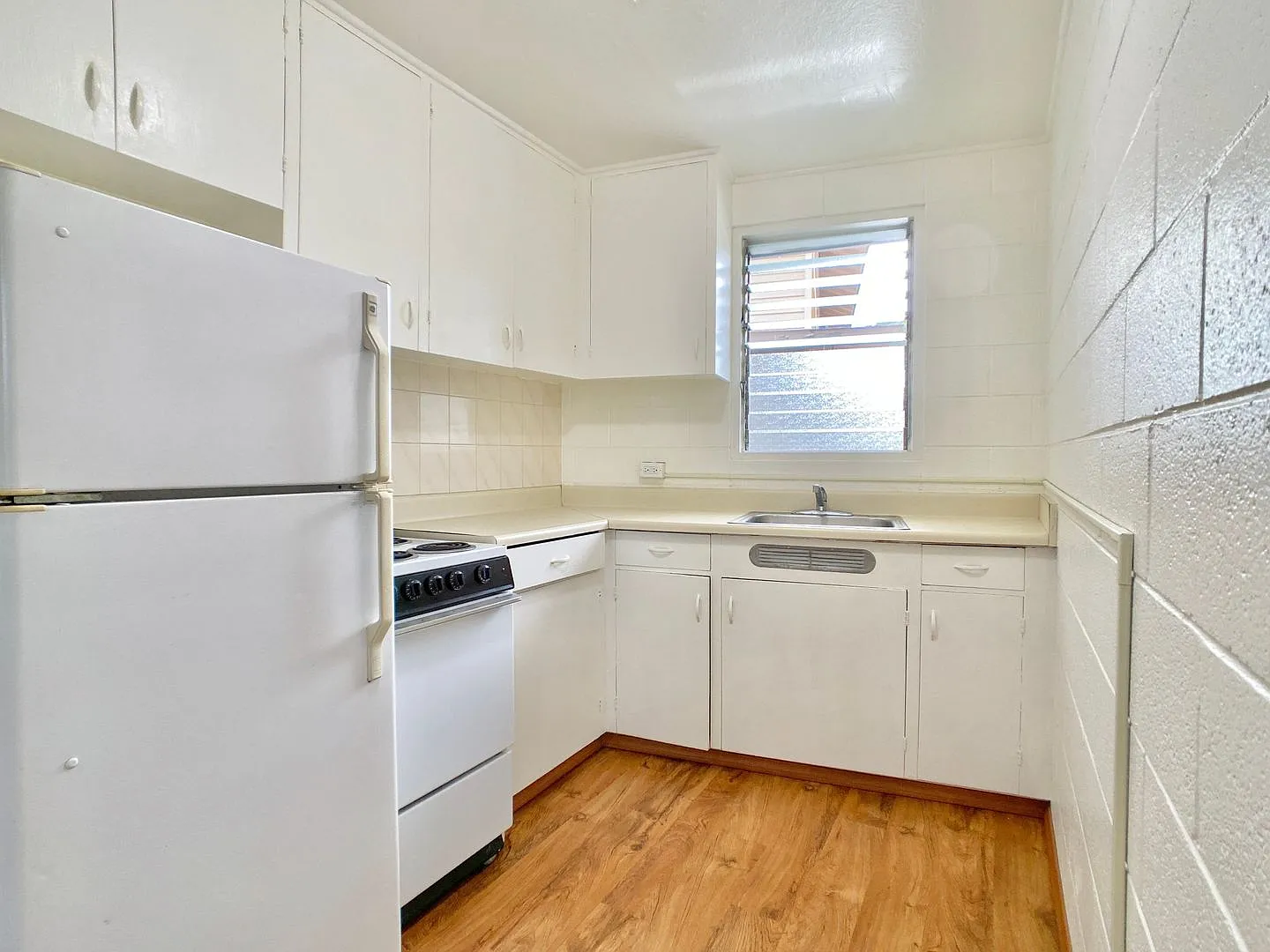 Varsity Apartments — Photo 3
