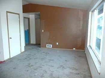 5th image of 246 SE 5th St