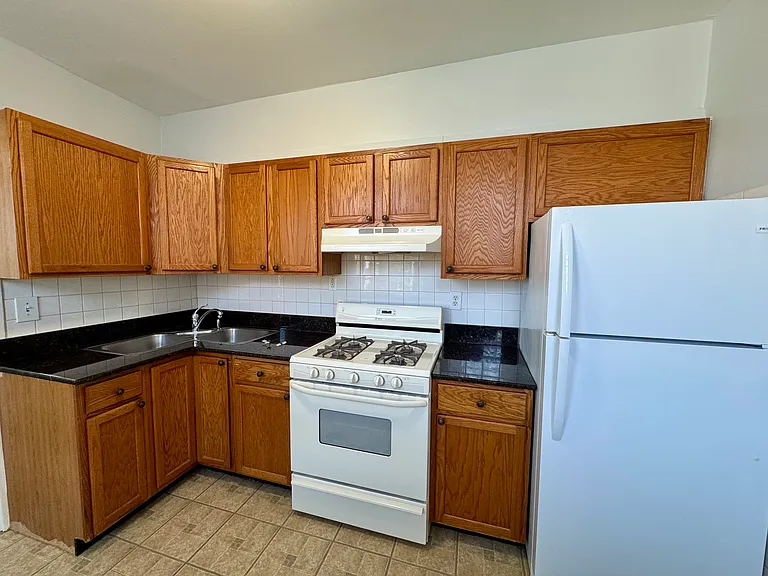 3218 W Catalpa Ave #2 — Photo 2