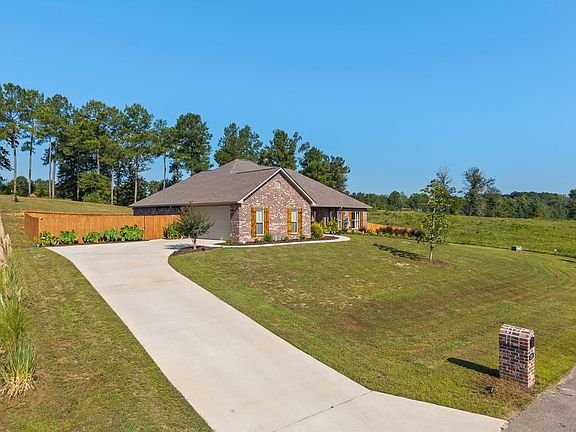 4th image of 19 Garret Ln