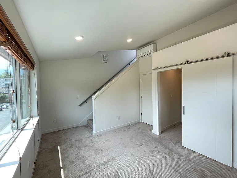 3638 NE 73rd Pl — Photo 9