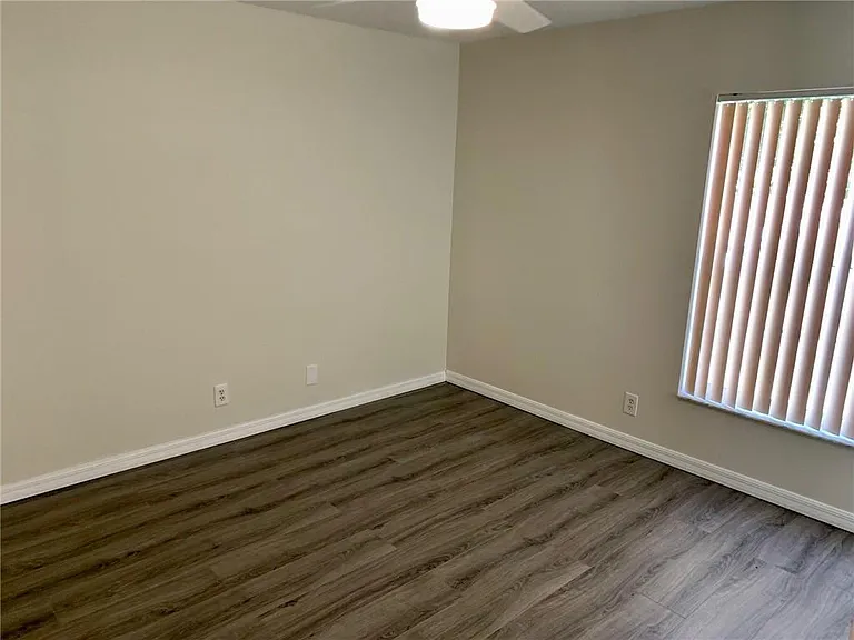 10841 Fox Glen Dr — Photo 13