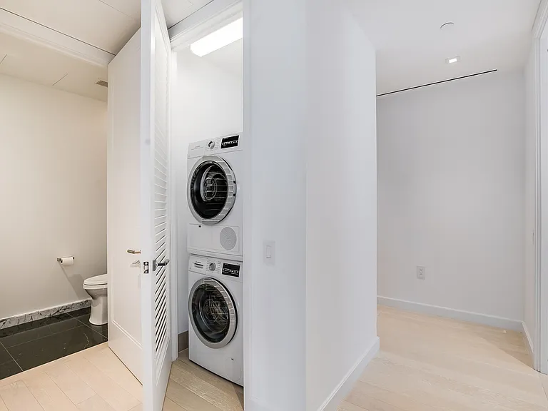 138 E 50th St #35A — Photo 15