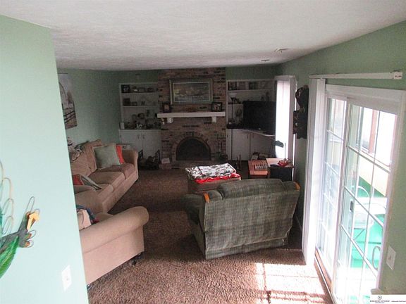 4th image of 210 Merwood St