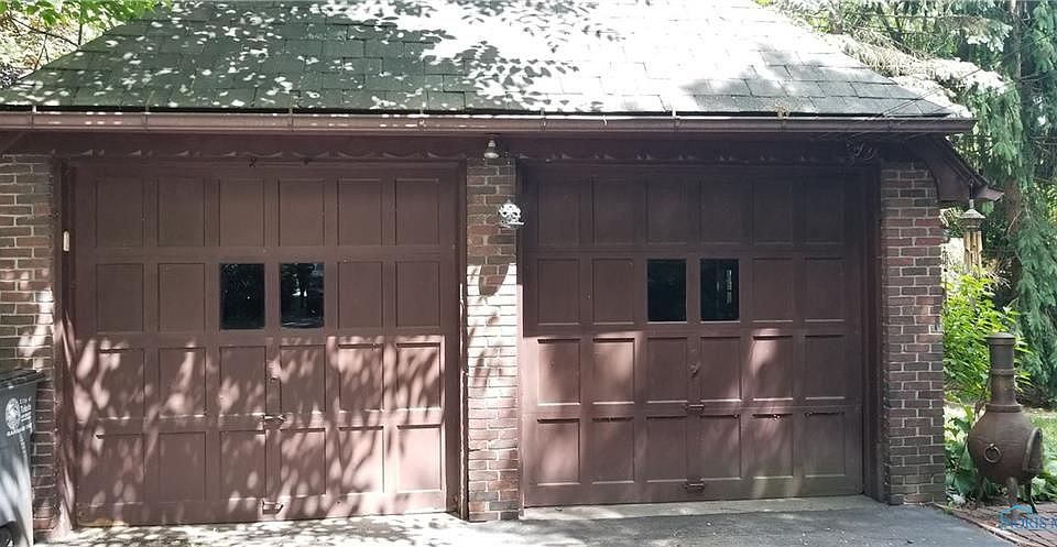 2nd image of 2438 Meadowwood Dr