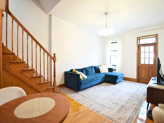 3rd image of 143 W 75th St APT 4B