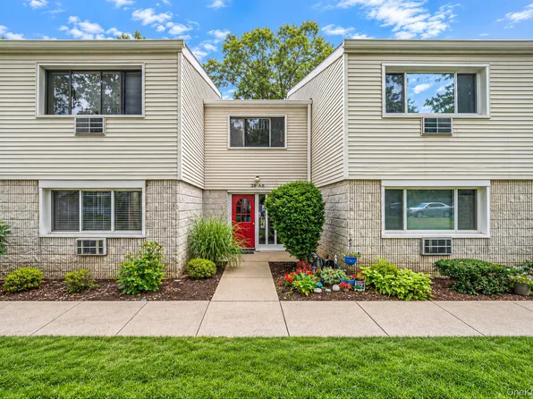 28 Richmond Boulevard #1B, Ronkonkoma, NY 11779