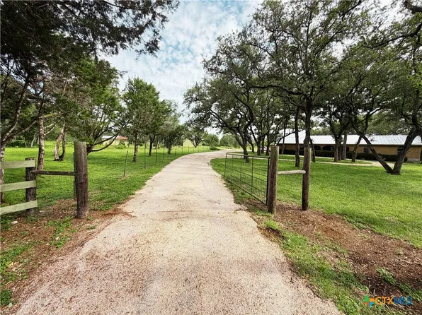 2751 River Oaks Dr, New Braunfels, TX 78132