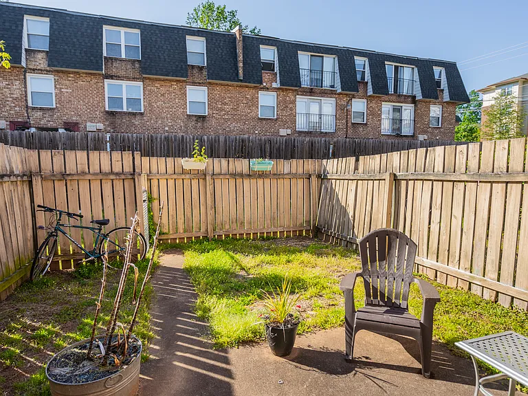 Arlington Park Townhomes — Photo 22