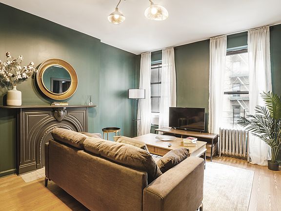 2nd image of 336 W 46th St APT 4R