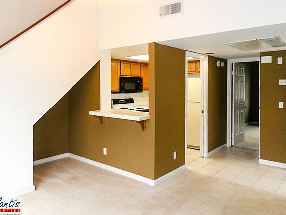 4th image of 1040 Summerplace Dr