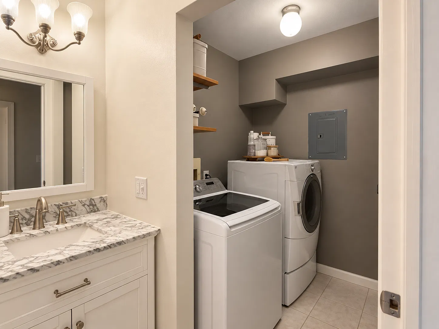 1205 Spruce Hills Dr — Photo 2