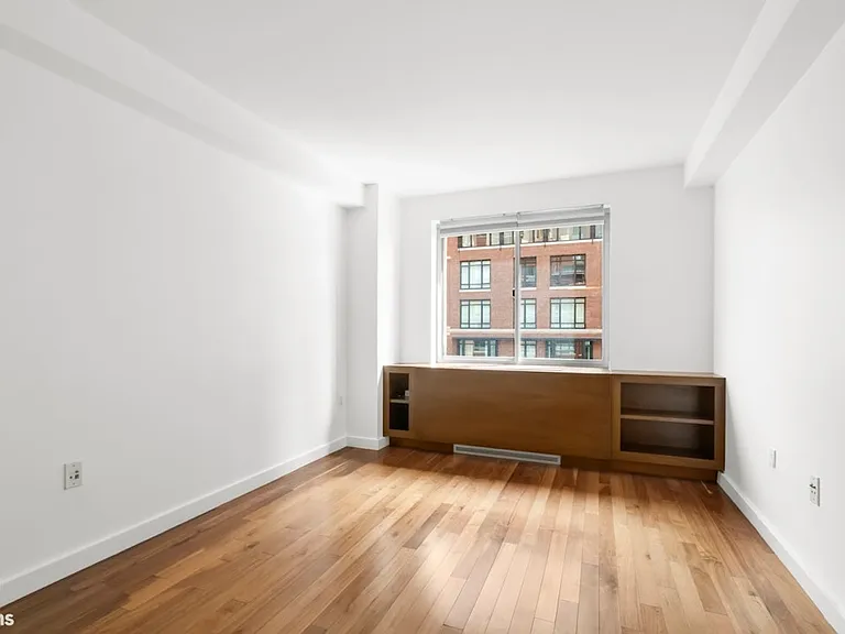 555 W 23rd St #S10L — Photo 11