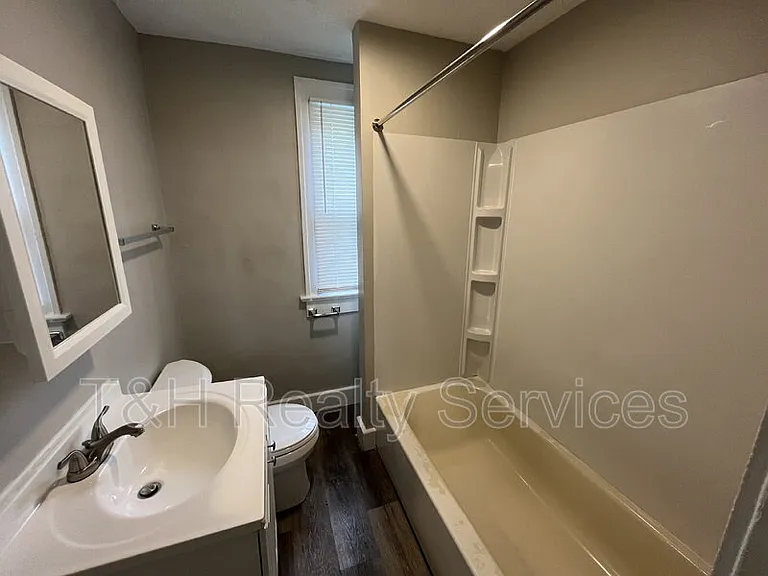 560 Udell St — Photo 15