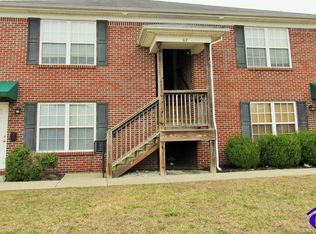 102 Hurstfield Dr, Radcliff, KY 40160