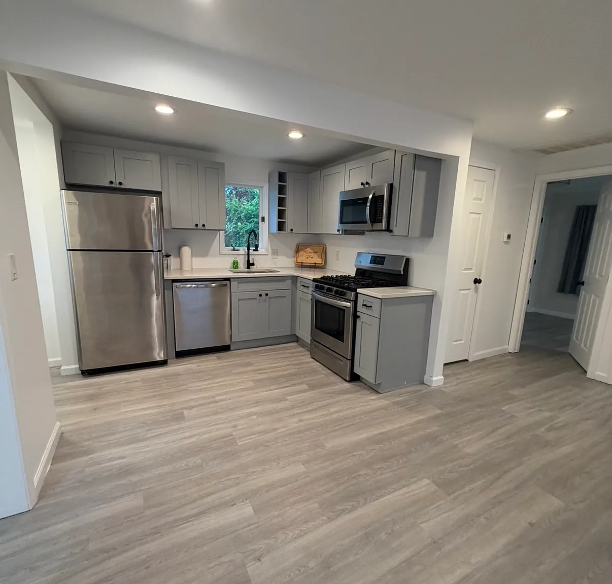 2 bed, 682 sqft, $2,500 — Photo 2