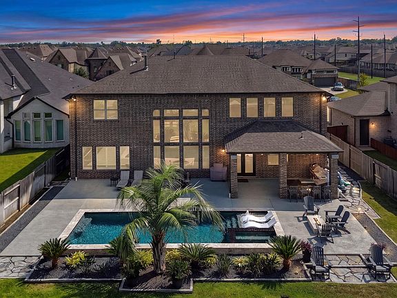 3rd image of 9907 Regal Bend Dr