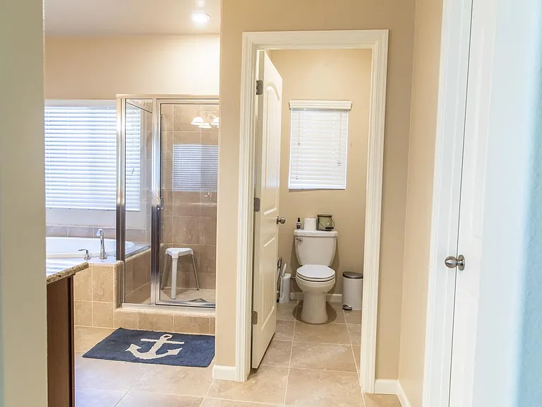 2327 W Queens Way — Photo 30
