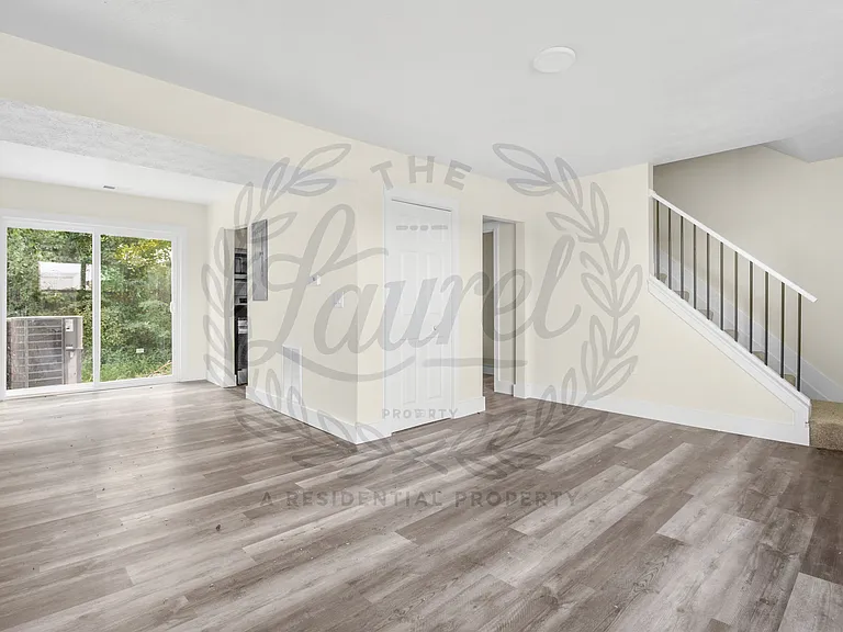 The Laurel — Photo 8