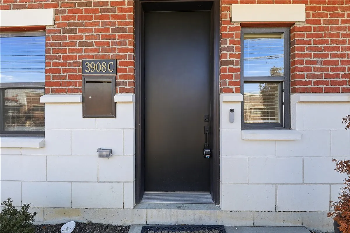 3 bed, 3.5 bath, 2222 sqft, $3,500 — Photo 2