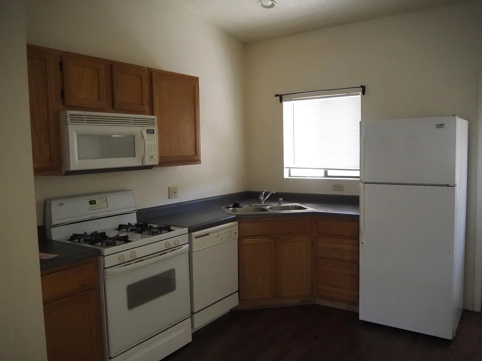 3 bed, 2.0 bath, 1150 sqft, $1,500 — Photo 4