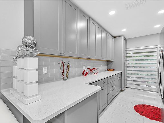 4th image of 251 NW 76th Avenue #204