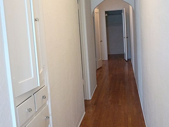3rd image of 317 1/2 N Gardner St Office 2/1