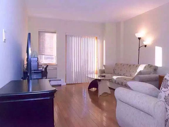 4th image of 13347 Sanford Ave APT 7E