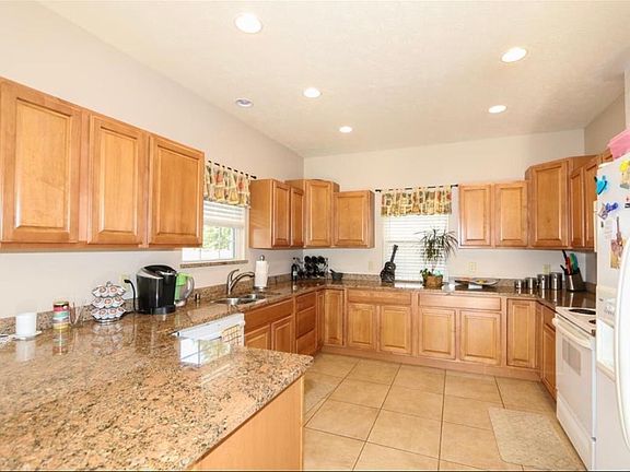 Kitchen granite countertops