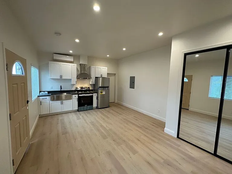 6612 Telegraph Ave — Photo 1