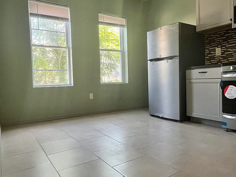 332 Virginia Ave — Photo 6