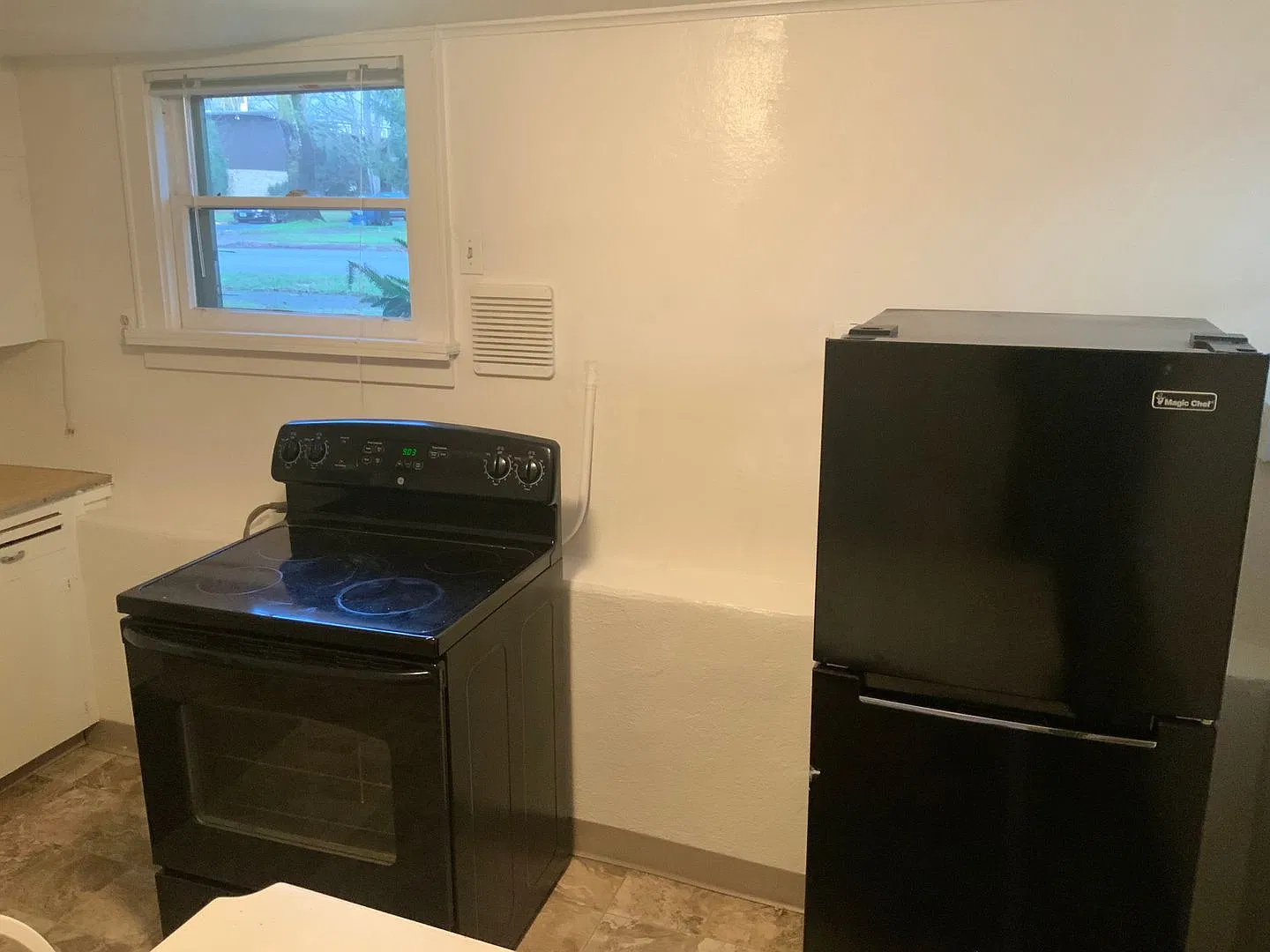 Great 1 Bedroom Apartment Near Downtown — Photo 4