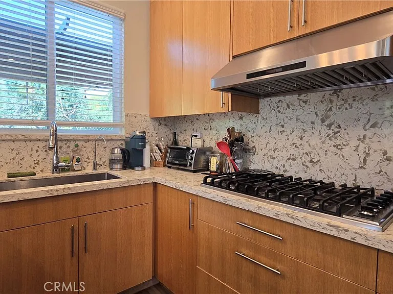 1018 La Presa Dr — Photo 6