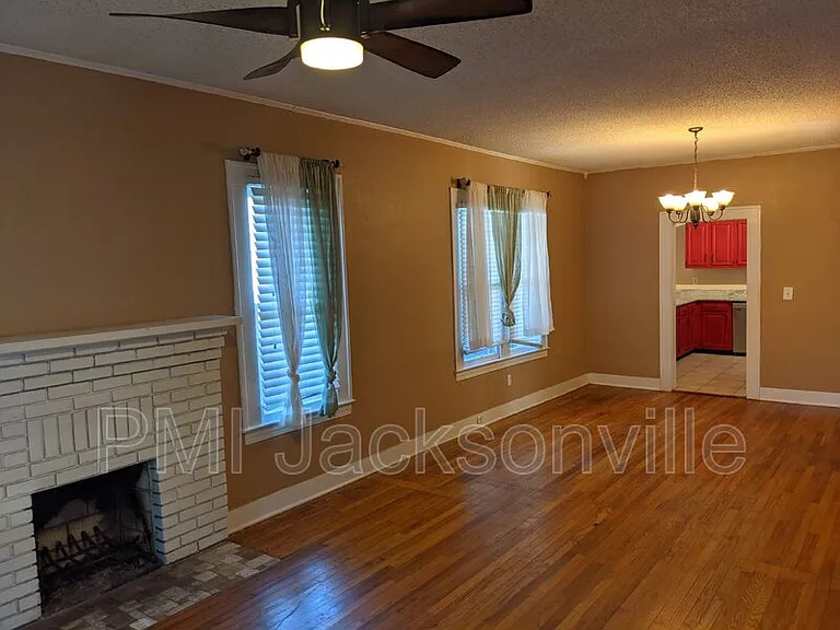 1211 Hollywood Ave — Photo 16